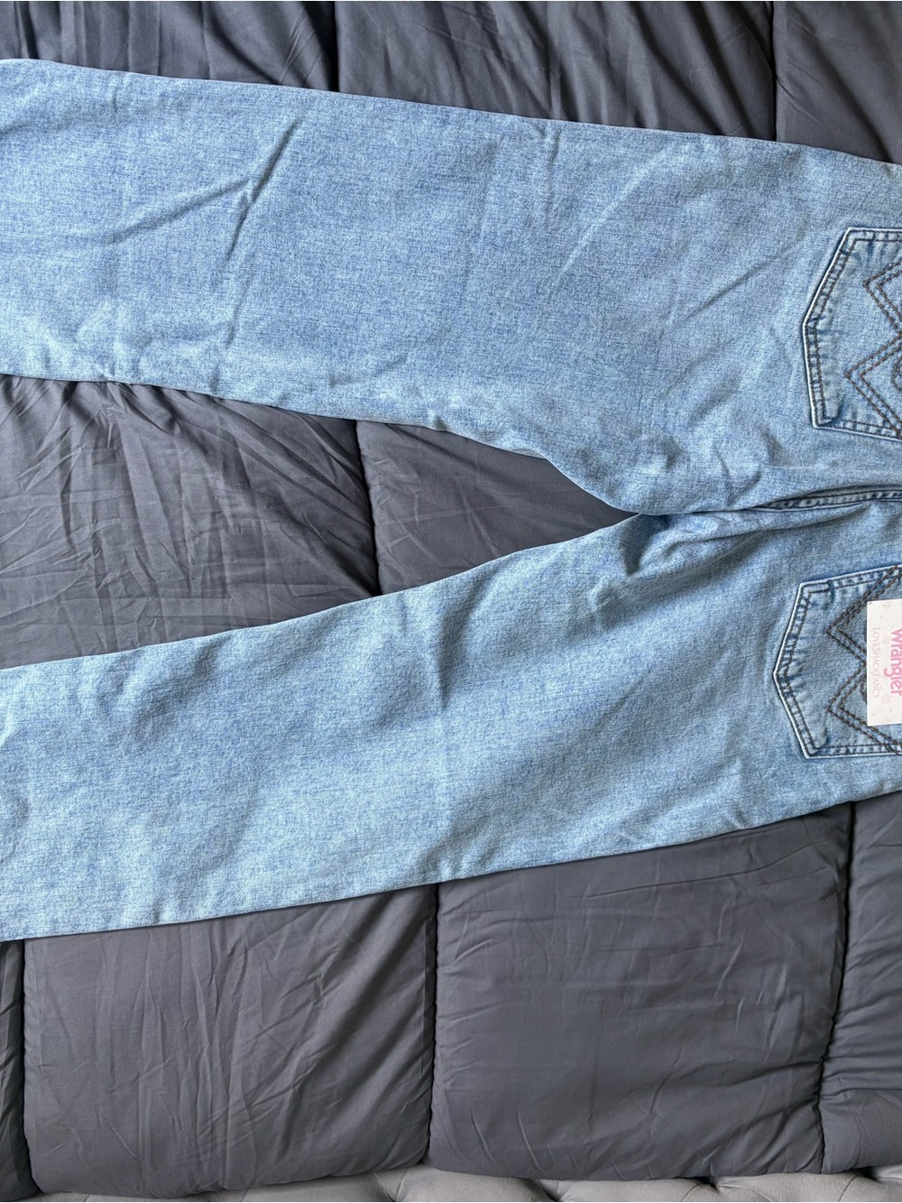 Wrangler Women’s Light Blue High-Rise Jeans with Bow Embroidery - Picture 3 of 4